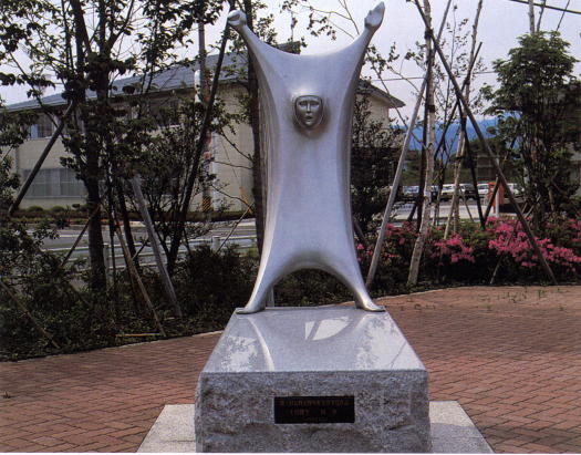 長野卸売市場に展示している「眩驚」