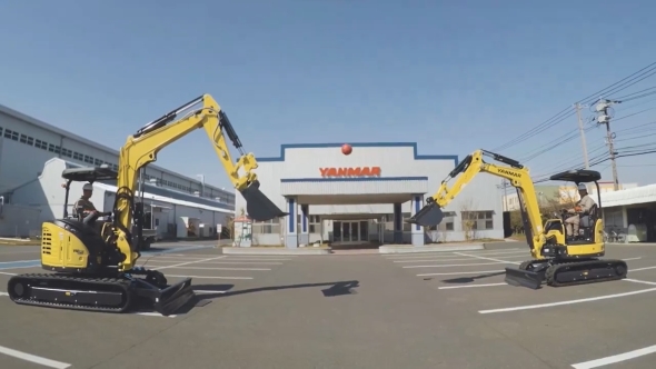 2台のショベルカーでパスをし合っています