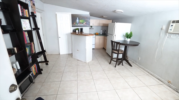 10歳の少年が暮らすゴミだらけの家をキレイにする掃除の女王