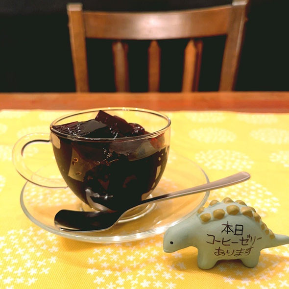 本日コーヒーゼリーありますサウルスとコーヒーゼリー