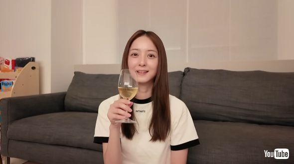 YouTubeで自宅を公開した佐々木希