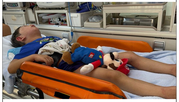 救急車に乗る次男