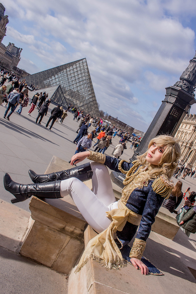 ルーブル美術館前でオスカル様