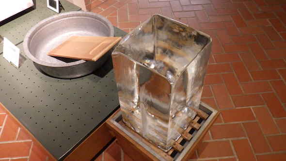 博物館に氷柱