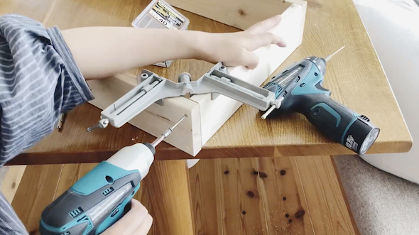 ルーバーの枠を組み立てる