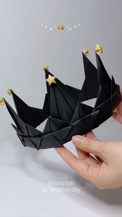 折り紙で作った王冠