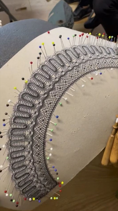 高速でボビンレースを編む動画