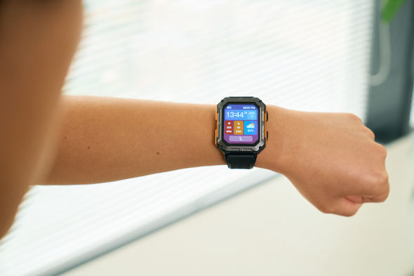 ゲオ　スマートウォッチ TOUGH