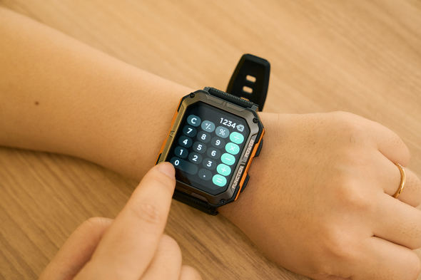 ゲオ　スマートウォッチ TOUGH