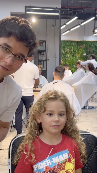 ロングヘアの子ども