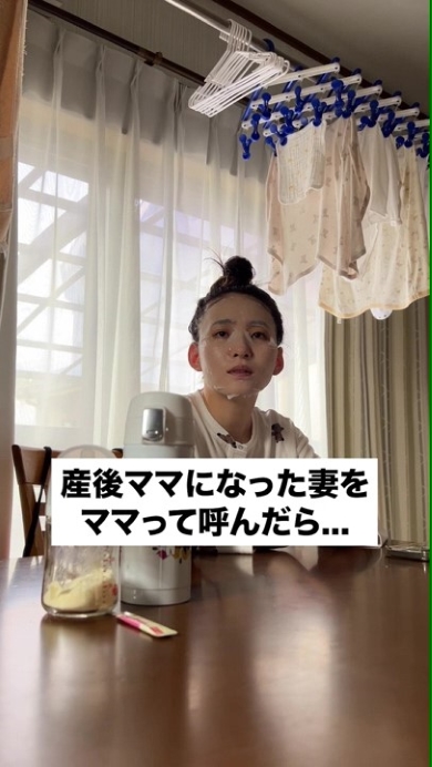 夫と会話する妻