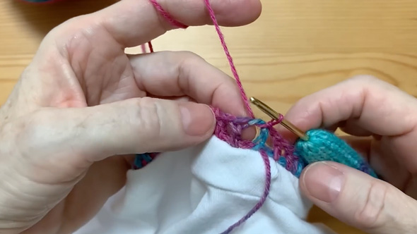 ユニクロTシャツを毛糸でリメーク