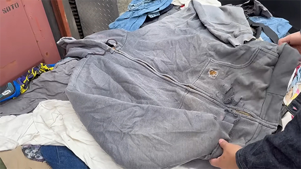 グレーのスエット