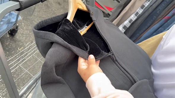 裏地がベロアの服