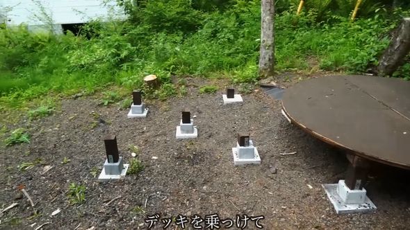 完成させた1つ目のデッキの隣に設けた2つ目のデッキの土台