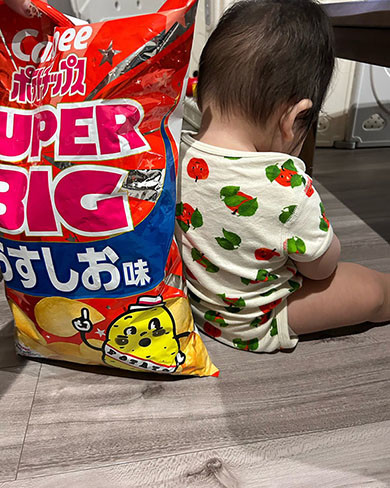 息子 座高が同じくらい ポテチ 比較 カルビー ポテトチップス SUPER BIG 大きい ビッグサイズ