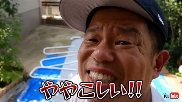 子どもたちのために自宅にプールを建てるダイアン津田