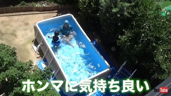 子どもたちのために自宅にプールを建てるダイアン津田