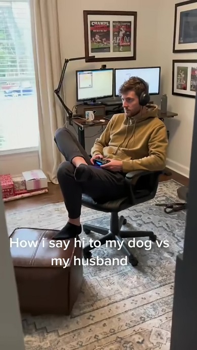 妻に声を掛けられる直前の夫