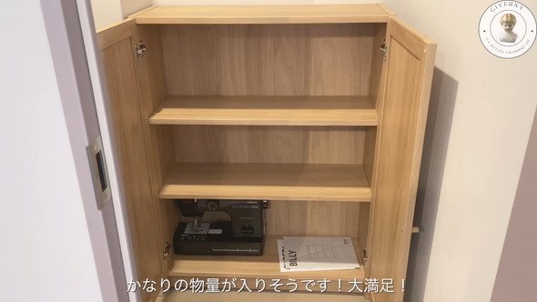 納戸をパリの小部屋風にDIYでアレンジする様子