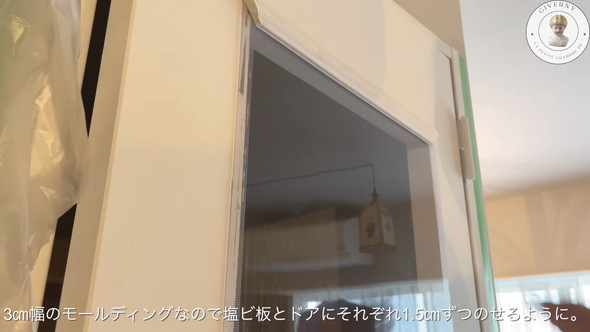 納戸をパリの小部屋風にDIYでアレンジする様子