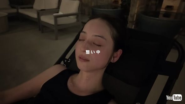 サウナで整う佐々木希さん