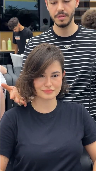 ロングの女性が意を決してカット→大人っぽいボブに