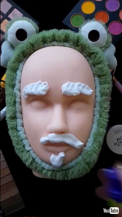 マネキンへのメイク動画