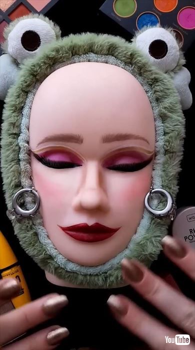 マネキンへのメイク動画