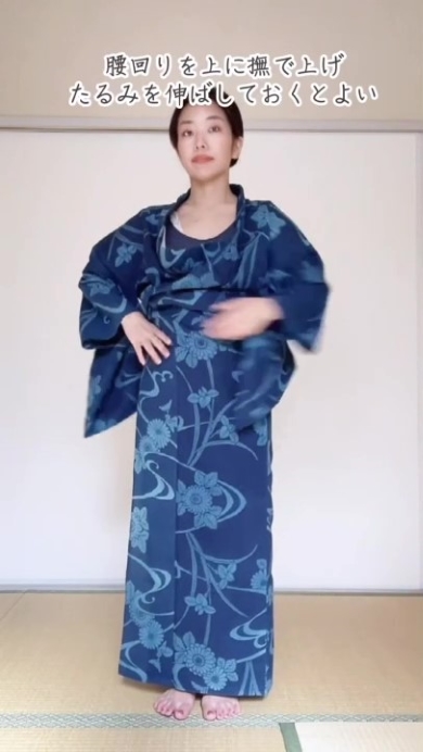 着付けをする女性
