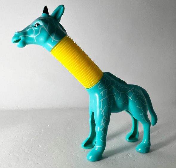 悪夢みたい おもちゃ 玩具 首なが キリン 伸びる