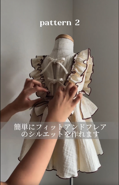 ウエスト部分にリボンを巻き付けます