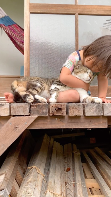 三女と仲良しな猫