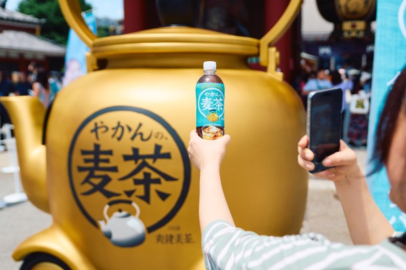 【PR】 やかんの麦茶 日本コカ·コーラ ／ 巨大やかんカー 無料サンプリングイベント