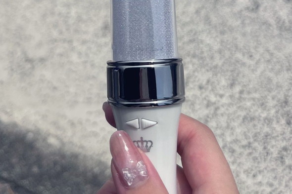 バッグから取り出したペンライトの写真