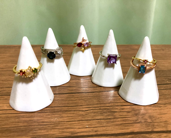 セリアで発見したちょうどいいリングスタンド