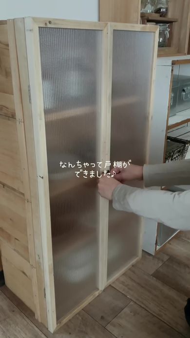 DIYでリンゴの箱から作り変えた戸棚