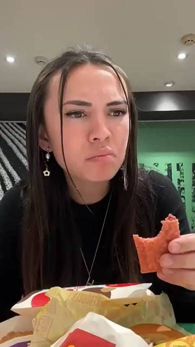 YouTubeチャンネル「Haley Pham」の動画