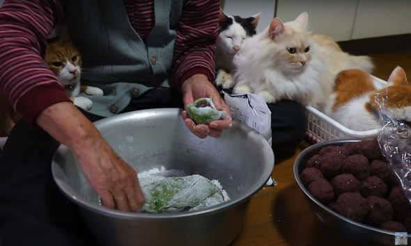 仕上げのあんこ包み