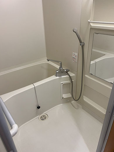 ハウスクリーニングをする浴室（清掃後）