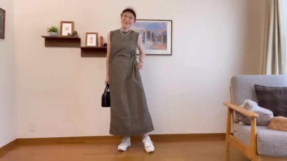 ワンピースを着た女性