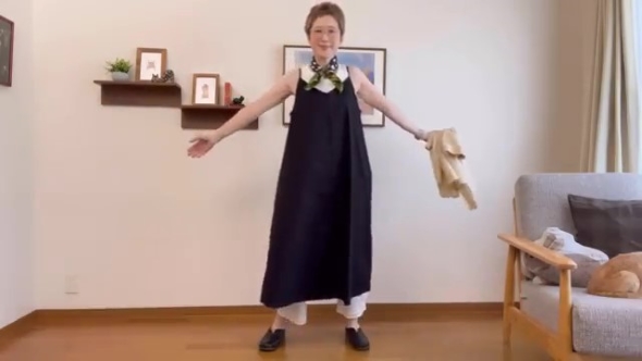 ワンピースを着た女性