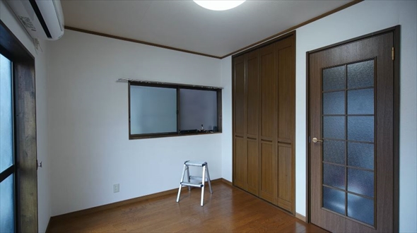 部屋の壁を真っ白に塗るDIY