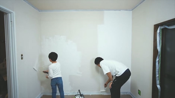 部屋の壁を真っ白に塗るDIY