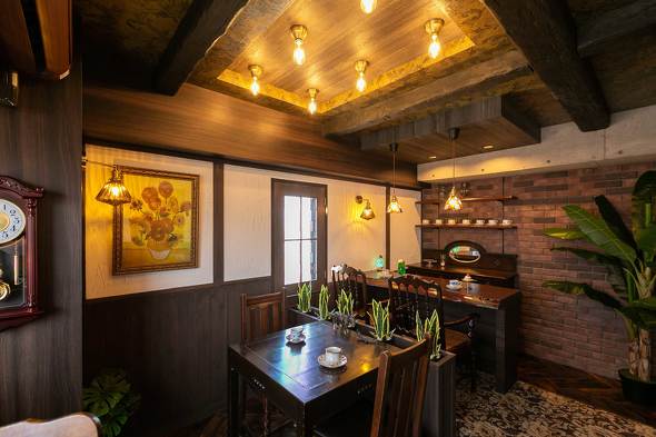 「レトロ純喫茶ROOM」の内装