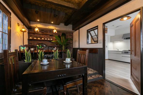 「レトロ純喫茶ROOM」の内装