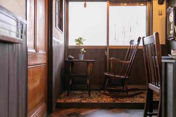 「レトロ純喫茶ROOM」の内装