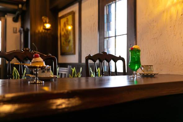 「レトロ純喫茶ROOM」の内装