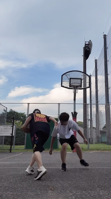 夫とバスケ対決