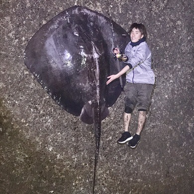 深海魚ハンターとして世界記録のサイズのホシエイを釣り上げた投稿者